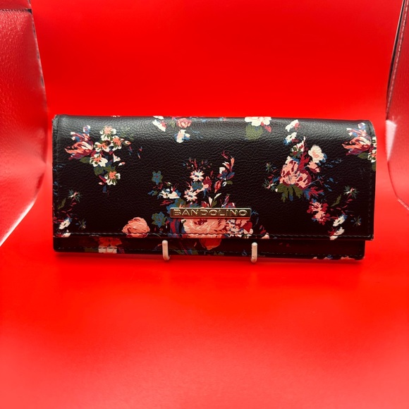 Cute Bandolino black floral wallet, great condition. - Picture 7 of 7